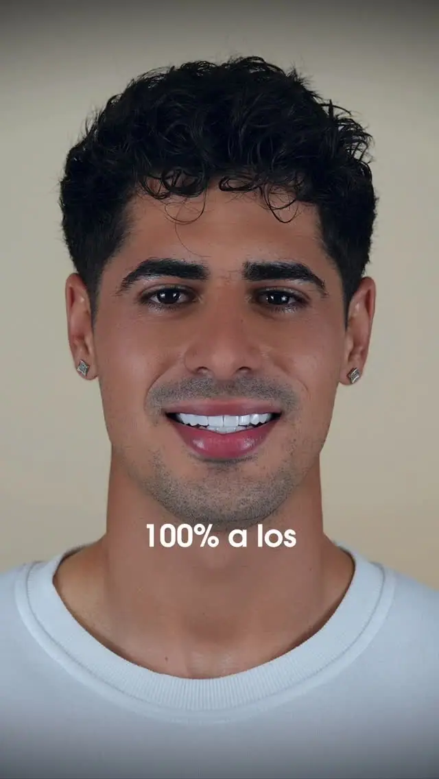 Sonrisa de paciente feliz — Smile Dental Center