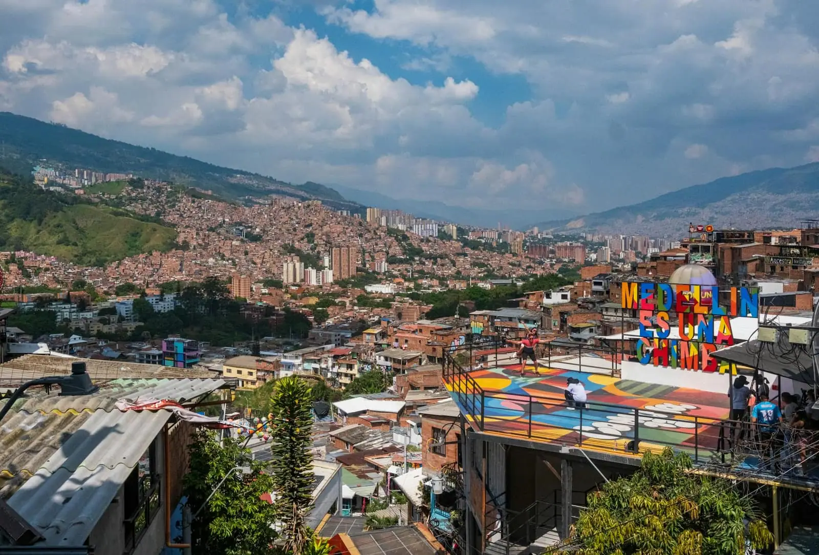 Vista de Medellín, Colombia, ciudad de la sede de Smile Dental Center