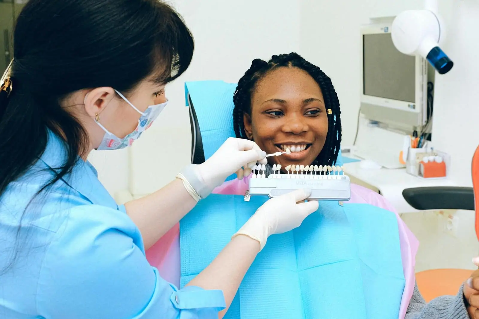 Blanqueamiento dental profesional · imagen ilustrativa 3